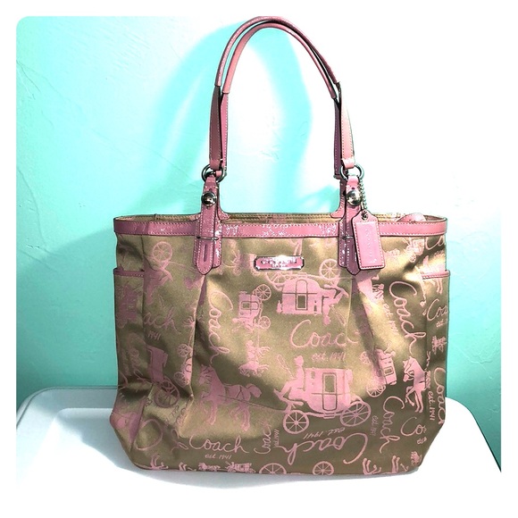 Coach Handbags - Large Coach shoulder bag! 👜